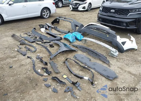 2017 Toyota Rav4 Le z USA, uszkodzony, nr VIN JTMZFREV0HJ702596